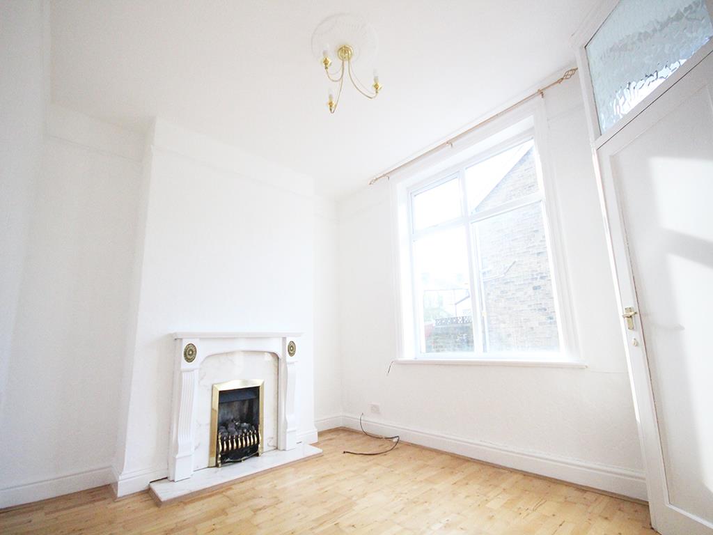 2 bedroom mid terrace house To Let in Barnoldswick - IMG_5348.jpg
